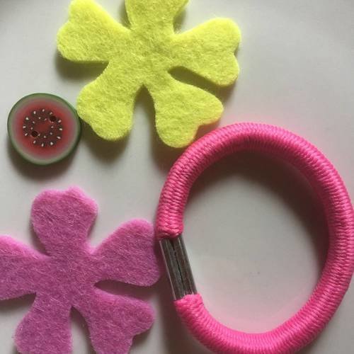 Kit élastique cheveux fleurs feutrine en rose et jaune et bouton fimo 