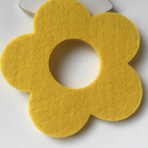 Grande fleur en feutrine jaune  pour décorer ou customiser x1 exemplaire 