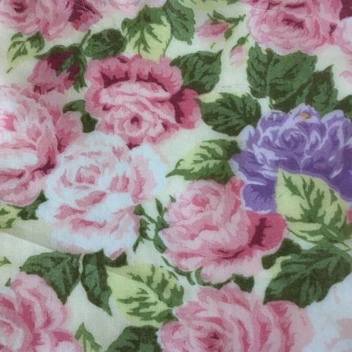 Coupon de tissu 18cmx18cm fleurs en rose et en vert