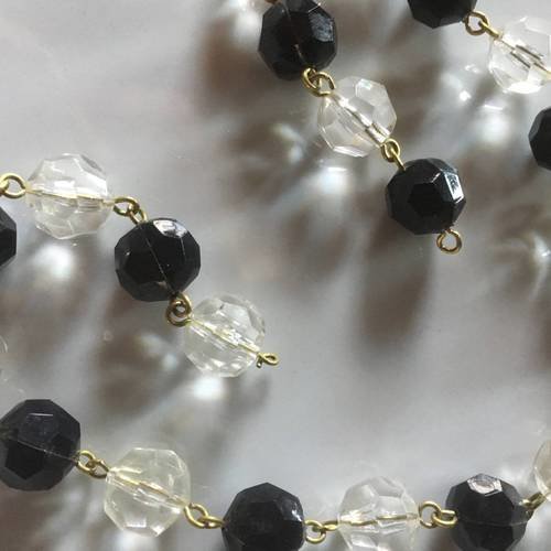 Perles facettées transparentes et noires sur chaîne bronze 