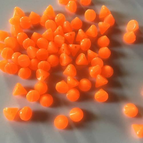 Lot de dix mini perles cones orange fluo 