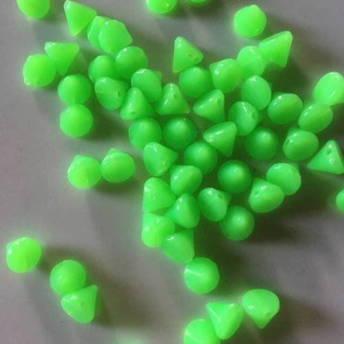 Lot de dix mini perles cones vert fluo 