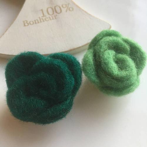 Duo de fleurs en laine bouillie légère 2 tons de vert x1 exemplaire 