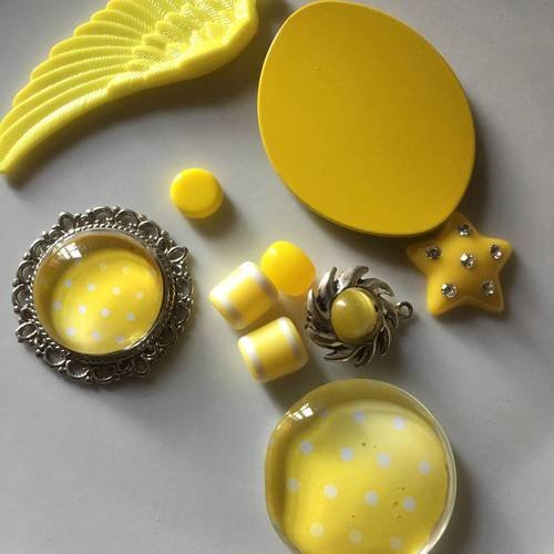 Lot de 10 perles synthétiques forme variée en jaune 