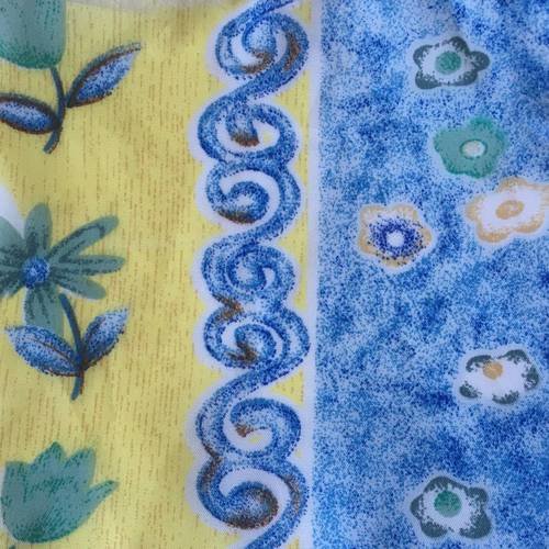 Coupon de tissu 18cmx18cm fleurs en jaune et bleu