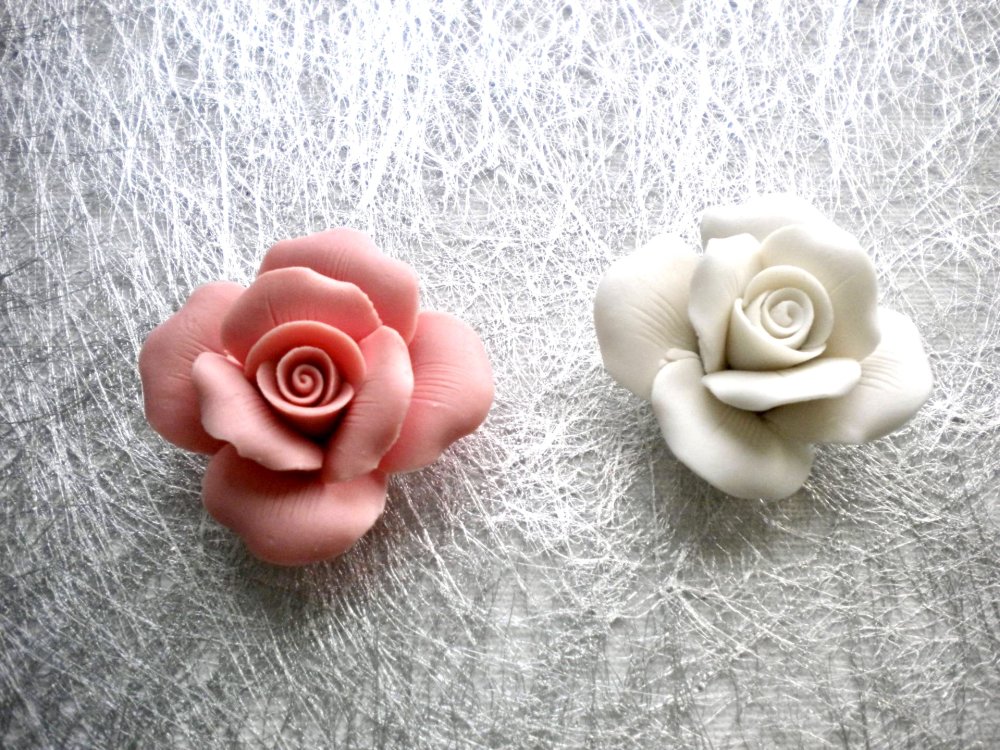 Roses en porcelaine froide deux couleurs x2 - Un grand marché