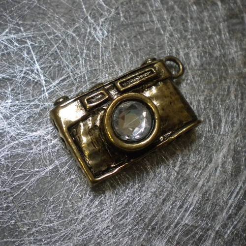 Grande breloque appareil photo métal doré vieilli x1 