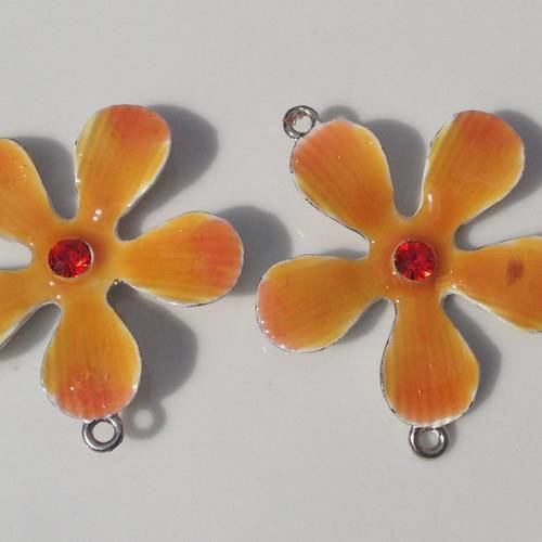 Pendentifs fleurs en métal et résine en orange avec piquots x2 