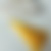 Pompon fils de soie synthétique jaune 7cm 