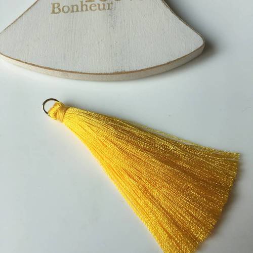 Pompon fils de soie synthétique jaune 7cm 