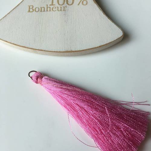Pompon fils de soie synthétique rose 7cm 