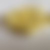 Dix perles en céramique rondes en jaune 