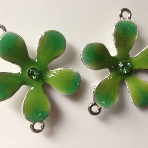 Pendentifs fleurs en métal et résine en vert avec piquots x2 