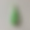 Pendentif perle en verre goutte en vert et stries blanches x 1 