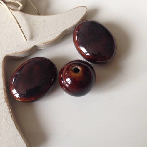 Lot de 3 perles en céramique marron deux ovales et rondes 