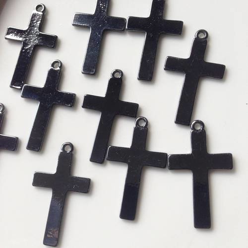 Pendentif croix en métal anthracite x 1 exemplaire 