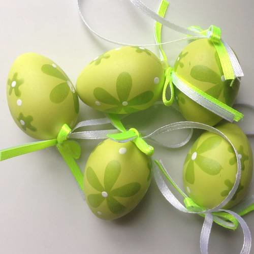 Lot de cinq oeufs en vert avec rubans - décoration spécial pâques 