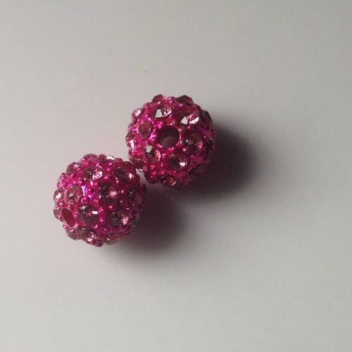 Lot de deux perles rondes facettées en cristal rose vif 