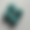 Lot de deux perles rondes facettées en cristal turquoise clair 
