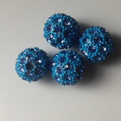 Lot de deux perles rondes facettées en cristal bleu 