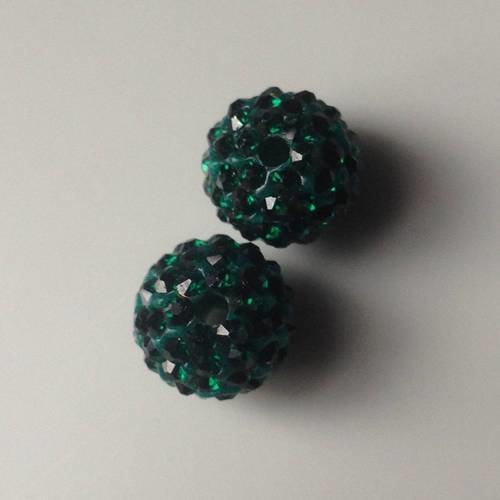 Lot de deux perles rondes facettées en cristal vert foncé 