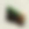 Pompon breloque en suédine vert foncé x1 petit format embout doré 