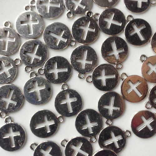Breloques croix en métal argenté  x5 exemplaires 