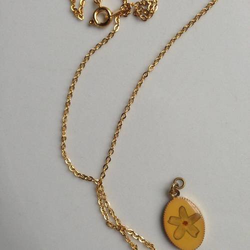 Les kits de sophie - collier chaîne métal doré son pendentif ovale 
