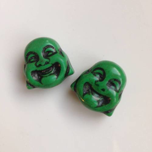 Duo de perles têtes de bouddha en howlite en vert 