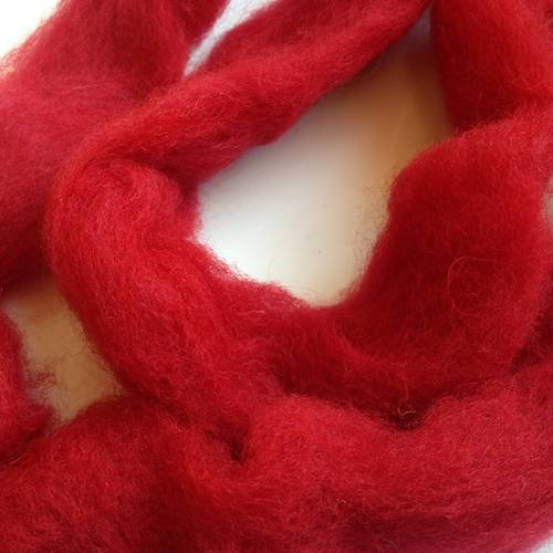 1m de ruban très large en laine feutrée en rouge 
