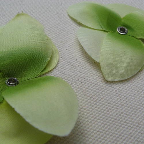Duo de fleurs orchidée en tissu en dégradé de vert 