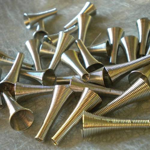 Lot 10 cônes trompettes métal argenté 