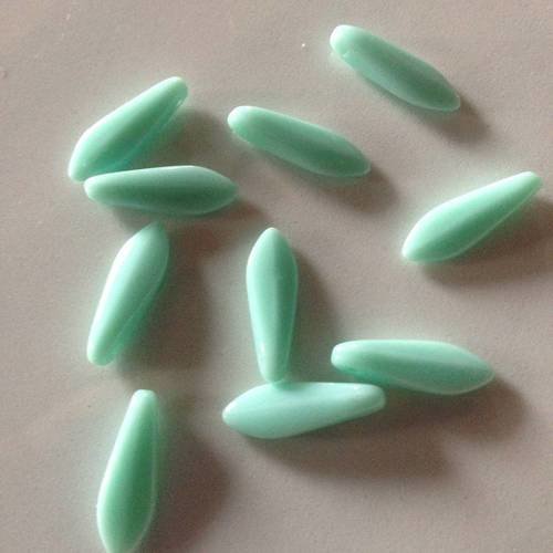 Lot de 10 perles gouttes unies en vert vert d'eau 