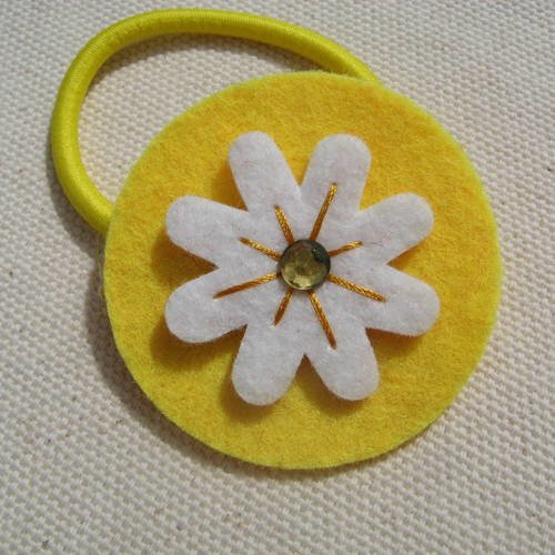 Kit élastique cheveux fleur feutrine en blanc et jaune 