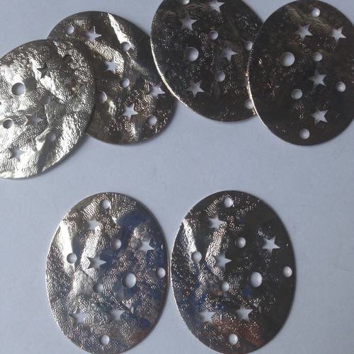 Pendentifs plats ovales et étoiles métal argenté  x2 