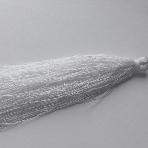 Pompon fils de soie synthétiques blanc dimension 10cm 