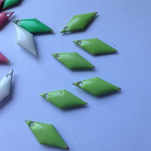 Lot de deux breloques losange émail en vert anis 