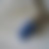Fiole en verre 3,3cm avec des micro paillettes en bleu roi 