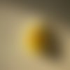 Fiole en verre 25mm avec des micro paillettes losange en jaune 