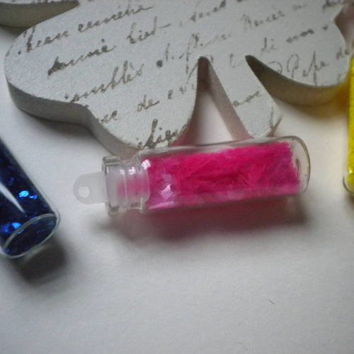 Fiole en verre 3cm avec des micropaillettes en rose vif 
