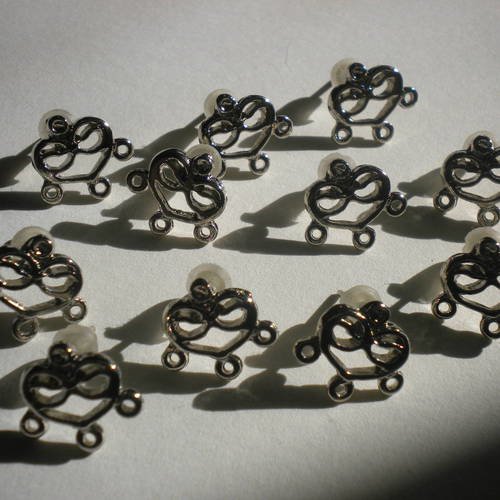 Boucles d'oreille puces métal argenté en coeur 3 piquots 