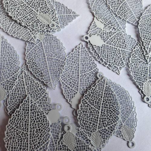 Estampes feuilles métal blanc finement ciselé x2