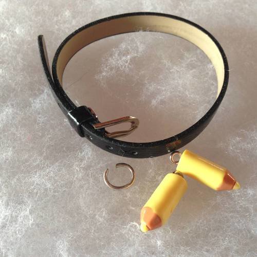 Les kits de sophie - bracelet en simili cuir noir 22 cm et duo de crayons jaune 