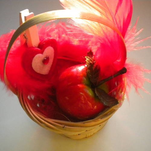 Kit de décoration de noël de table en rouge petit panier osier 
