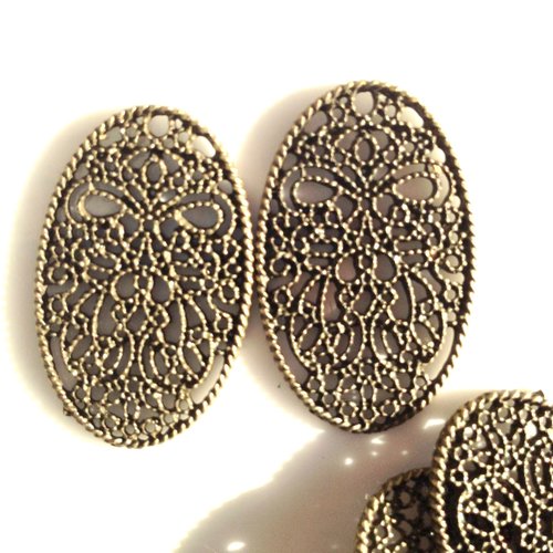 Duo de pendentifs ovales en bronze filigranés