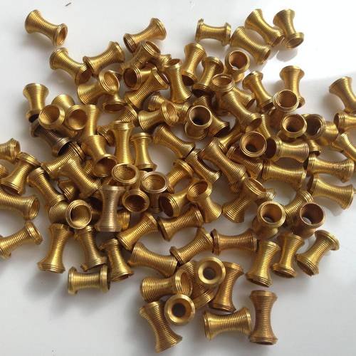 Lot de 10 mini cônes en métal doré striés