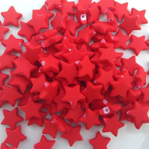 Lot de 10 perles synthétiques en forme d'étoiles en rouge 