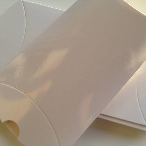 Pochette cadeaux x1 en blanc 12,5cmx10 cartonnée 