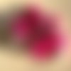 Pompon breloque en suédine rose fluo x1 petit format embout argenté 