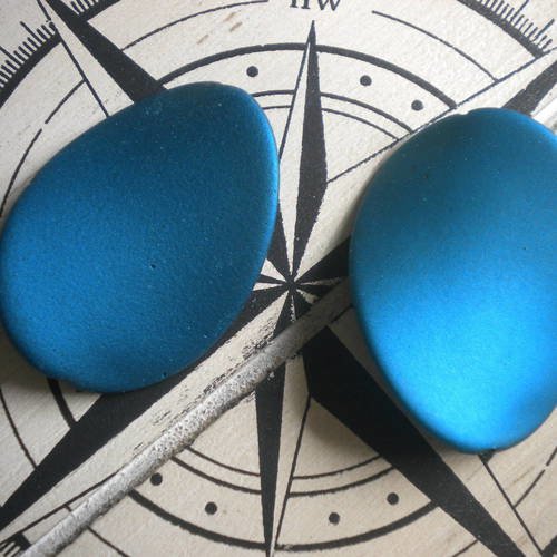 Duo de perles synthétiques chips bleu 40mmx30mm 